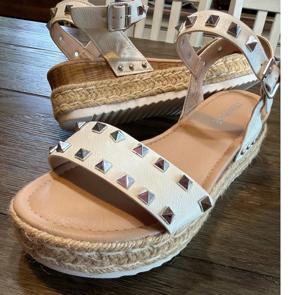 Cushionaire Melissa White Studded Espadrille Platform Wedge Chunky Sandals 10M‎